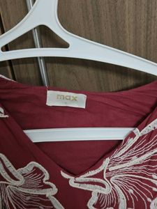 Maroon floral print V-neck top