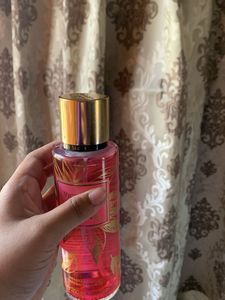 Victoria's Secret Radiant Berry Mist