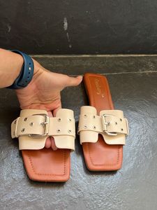 Dressberry Buckle Detail Flats