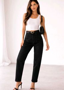 Black Mom-Fit Jeans  🖤