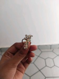Elegant Leaf Design Ring