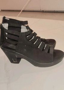 Stylish Black Gladiator Wedge Sandals