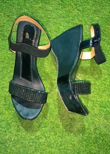 Sparkling Black Wedge Heels