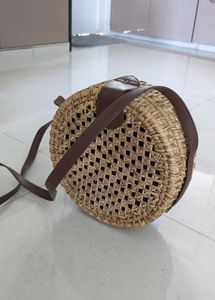 Diwaah Sling Bag