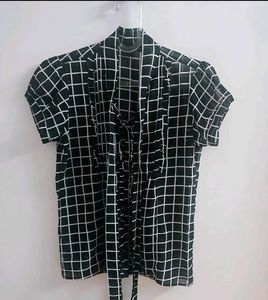 Vintage Look, Puff Sleeves &amp; Ruffle @Front