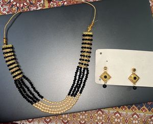 Beautiful Necklace with Pearls &amp; Black Beads