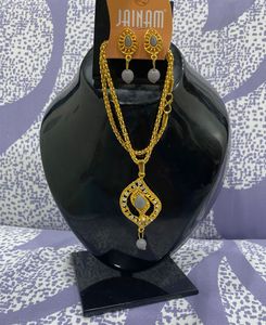 Elegant Gold Necklace and Earrings Set