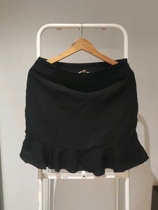 Chic Black Mini Skirt with Ruffle Hem