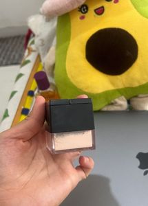 Huda Beauty Loose Baking &amp; Setting Powder