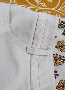 Stylish formal pants.