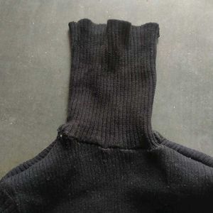Chic Black Ribbed Turtleneck Inner