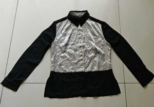 Chic Leopard Print Button-Up Shirt