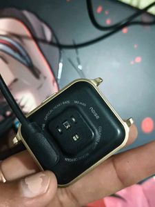 noise brio smart watch
