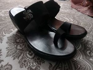 Stylish Black Flat Sandals