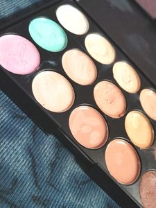 Angelic 15 Shades Concealer Pallet