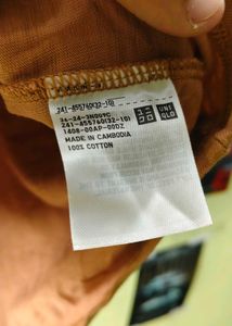 Uniqlo Cropped T-Shirt