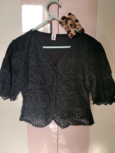 Chic Broderie Anglaise Crop Top