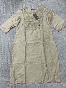 Avaasa Kurta