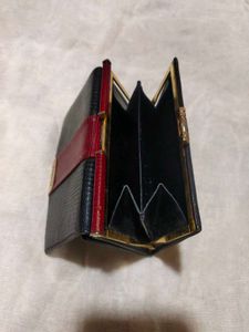 Elegant Black &amp; Red Lizard Texture Wallet
