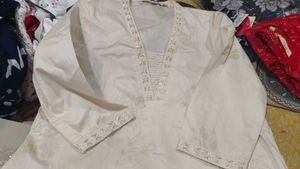 Avaasa Kurta with Embellishment