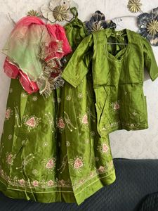 Green Embroidered poshakSet