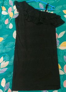 Chic Black One-Shoulder Dress