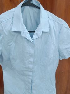 Light Blue Collared Short-Sleeve Shirt