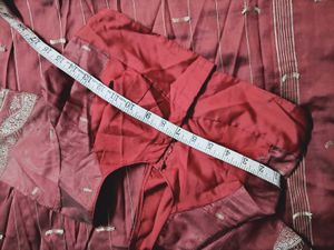 Elegant Maroon Saree with Golden Accents