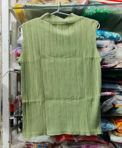 Chic Pleated Mock Neck Sleeveless Top