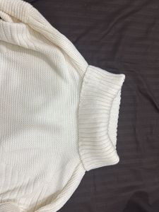 Oversized Korean White Sweater – Size Medium 🤍