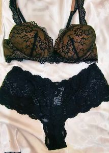 very sexy lace detail bra with beautiful brief 👍
