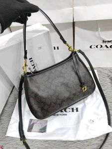 COACH**CARY MEDIUM CROSSBODY BAG IN SIGNATURE COAT