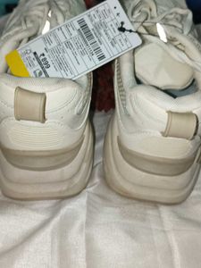 Zudio White Sneakers
