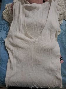 Women's White V-Neck Sleeveless Top