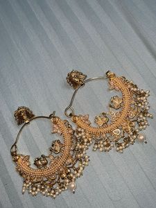 Exquisite Pearl & Gold Tone Hoop Earrings