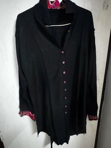 Curved hemline-black kurta with woven embroidery