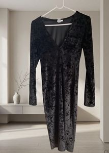 Black Velvet V-Neck Midi Dress