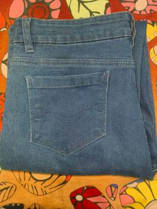 Ladies Cargo Jeans – Waist 30