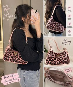 Chic Leopard Print Shoulder Bag