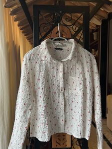 Chic White Floral Textured Shirt