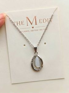 Elegant Teardrop Pendant Necklace