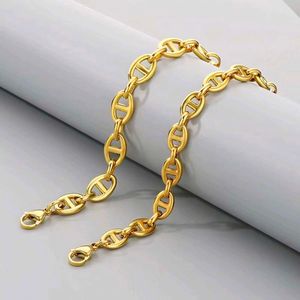 Elegant Gold Chain Bracelet
