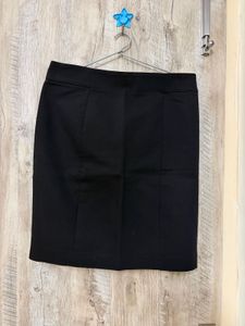 H&amp;M Classic Black Pencil Skirt