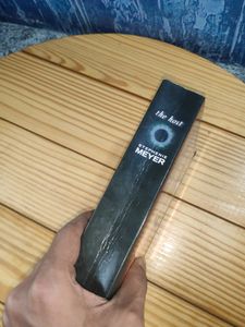 Stephanie Meyer Book  The Host