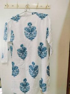 White &amp; Blue Floral Print Kurta