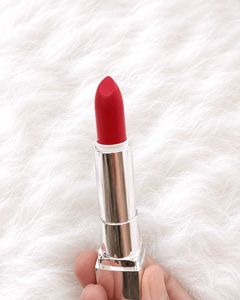 color sensational lipstick red liberation