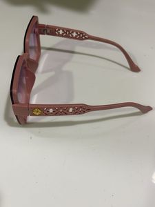 Chic Pink Square Sunglasses