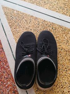 Aqualite Black Sneakers