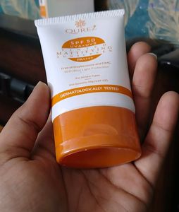 QUREZ TINTED MATTIFYING SUNSCREEN