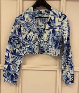 V neck Floral Print Linen Cropped Top